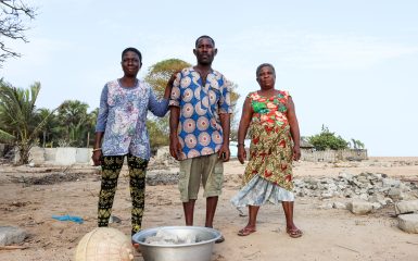 Three fishers on a Ghanaian beach. (lLnsational project)